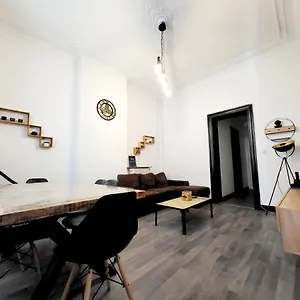 Chambre Privee Au 3e Etage Sans Ascenceur En Plein Centre De Privatunterkunft